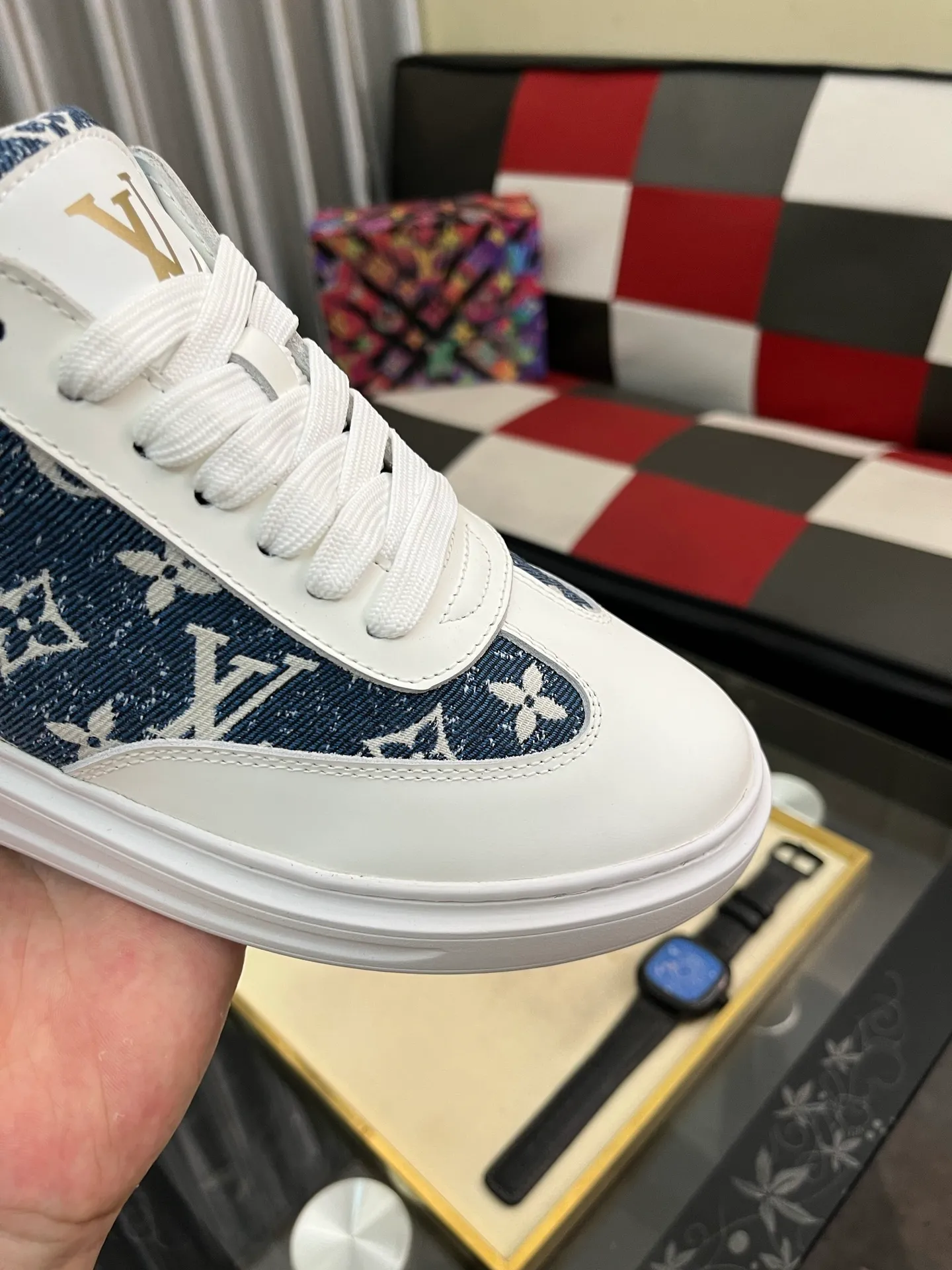 Men's shoes 💰540⌚️⌚️ Louis vuitton/LV Louis Vuitton 》Original quality.~ Unique modern style sneakers. 🏃A must-have casual shoe for trendy men😍😍 Original brand imported from Italy, imported original leather, sheep lining (refuses to discolor and grind feet) Sole: Original sole provided by the original factory, French lazy style design ⚠️Fit to the feet, original quality, super comfortable original sole. Code number: 38-445️⃣Colors available